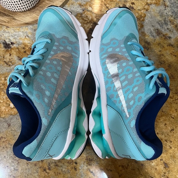 Nike Reax Run 10 size 5.5 - Picture 6 of 8